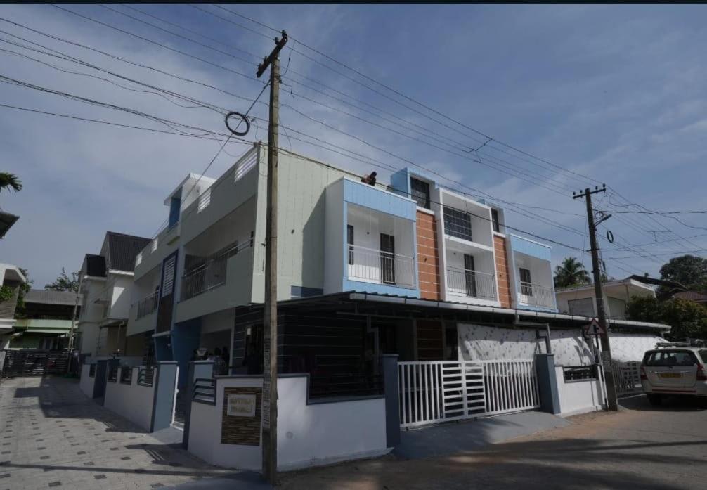 Elamkulam Penthouse - 3Bhk Ac With Kitchen - Kochi Apartment Chottanikara Екстериор снимка